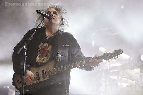 THE CURE - 2022-11-28 - PARIS - Accor Arena - Robert James Smith